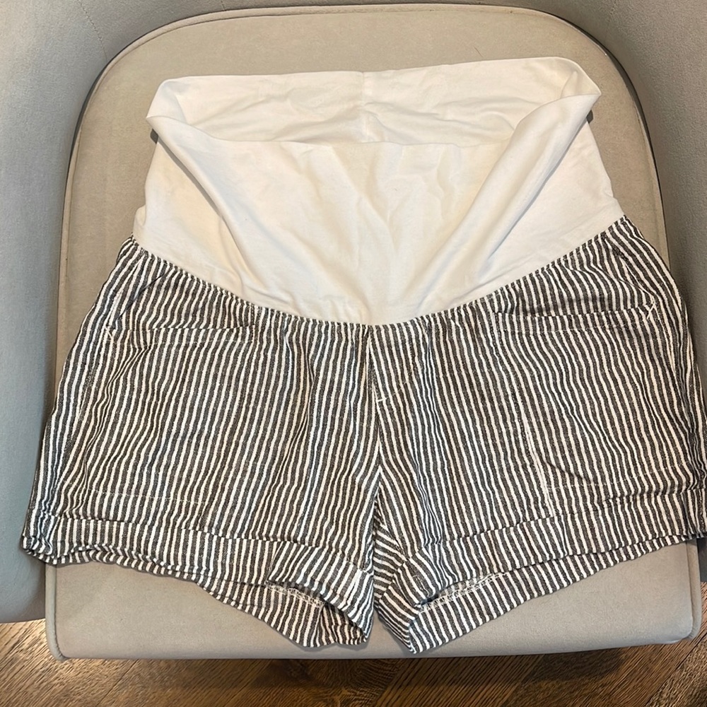 Full panel maternity shorts